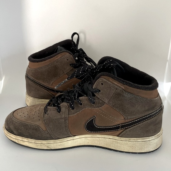 Nike Air Jordan 1 Mid SE Dark Chocolate Sneakers - Picture 5 of 12